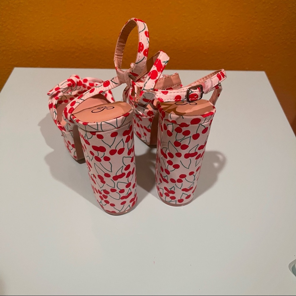 white cherry heels - Picture 2 of 2